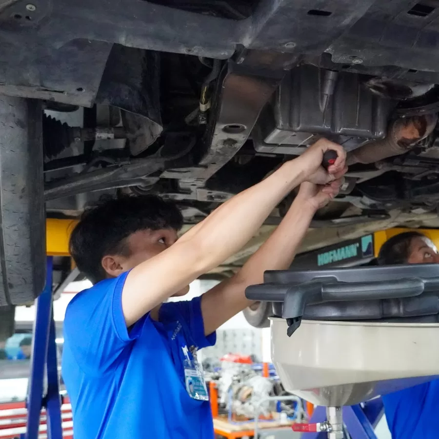 Kỹ thuật viên máy gầm