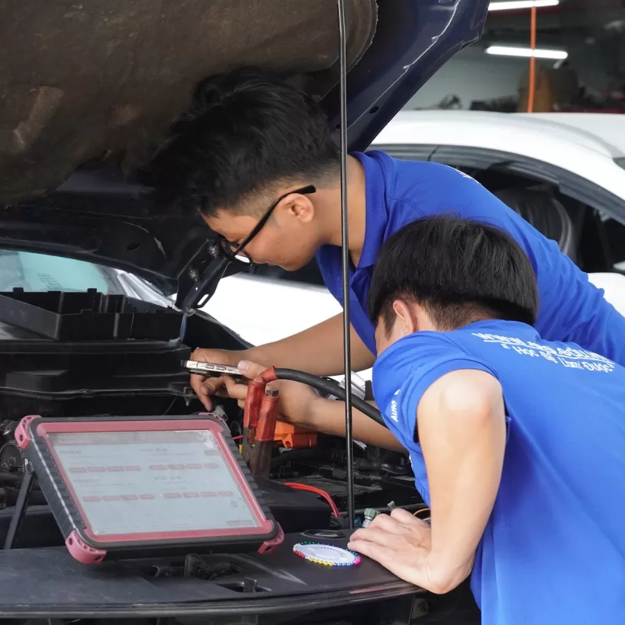 Kỹ thuật viên điện ô tô